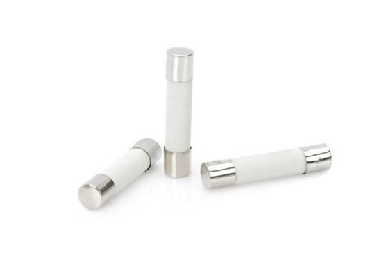 Alto soplo lento de cerámica cilíndrico de retraso de tiempo de fractura del vínculo 10A 250V 6x30m m del fusible del tubo de la capacidad 6.35x32m m para encenderse