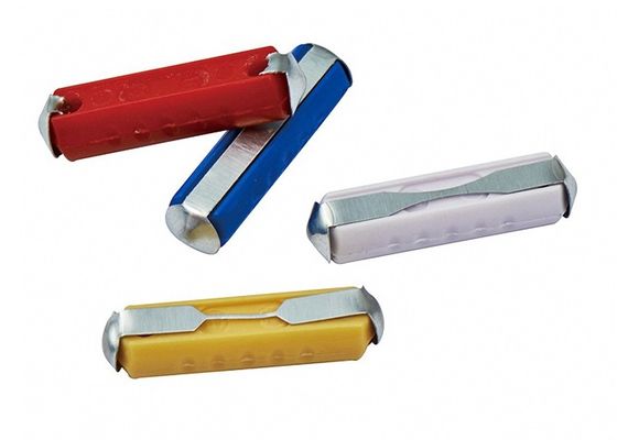 El fusible auto europeo estándar 32VDC 5A-40A de la baquelita 6x24m m de la aleación del cinc de DIN72581 GBC para la cuchilla auto del coche automotriz de la UE se funde