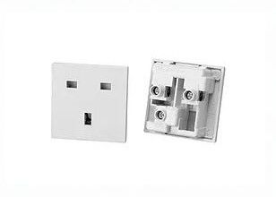 El BSI aprobó los enchufes y los zócalos eléctricos BS 1363 del zócalo RB-02 del mercado 3 de poste 13A 250V de pared del poder BRITÁNICO femenino británico del panel