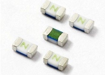 Altos fusible lento 32VDC 1A 1.5A 2A 2.5A 3A 4A 5A del soplo SMD del Withstand 0603 actuales de la avalancha UL248-14