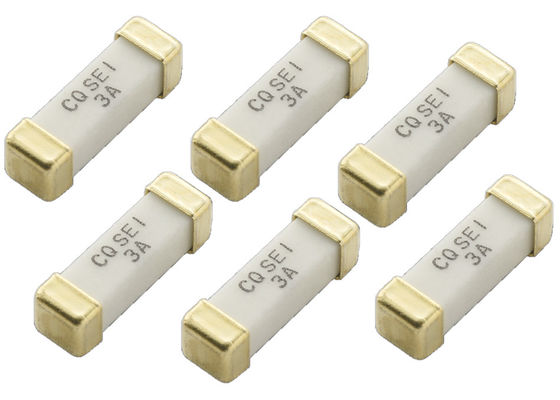 Fusible lento de cerámica 1032 250V 3A SEI 003 del soplo del dispositivo del soporte de la superficie del sistema de iluminación 10.1x3.1x3.1 milímetro con el oro plateado