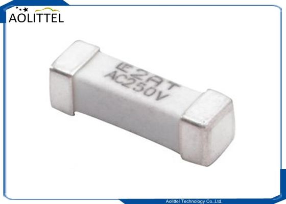 Tiempo de Lag Subminiatura pequeña superficie cuadrada montaje de fusible 0.50A - 5.0A 250V 443 Serie NANO2 3x10mm